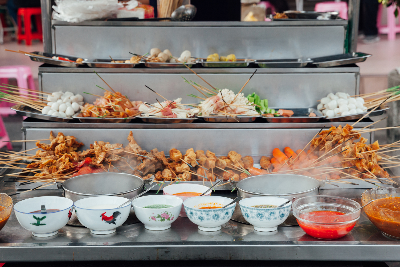  visiting Malaysia Malasia-street-food-www.istockphoto.comgbphotolok-lok-steamboat-stall-george-town-penang-gm547033232-98766763-ErmakovaElena