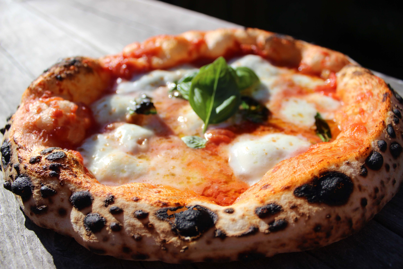 Italian recipes Pizza-www.istockphoto.comgbphotoneapolitan-pizza-gm539651044-96220423-VincentvdW