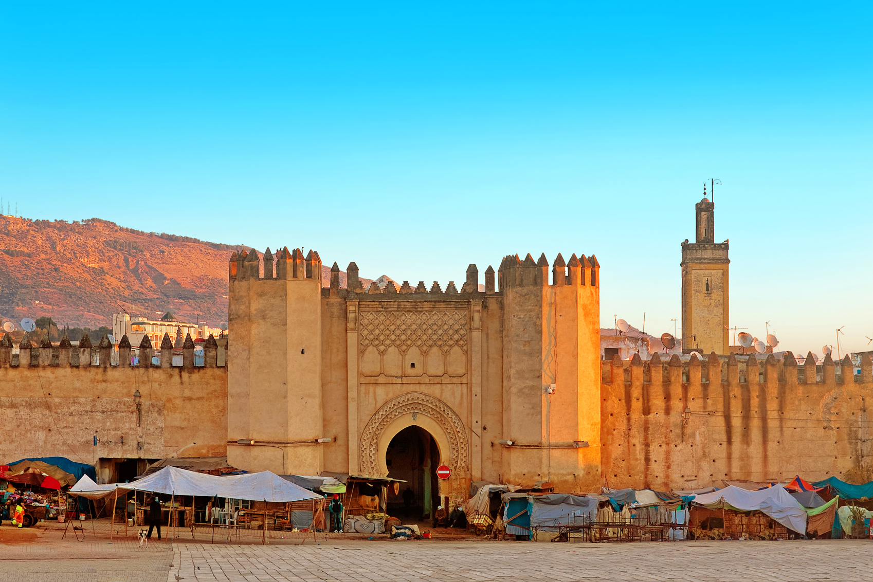 Black Friday Travel Offers Medina-of-Fez-Morocco-www.istockphoto.com_gb_photo_gate-to-ancient-medina-of-fez-morocco-gm507177560-84600067-mmeee