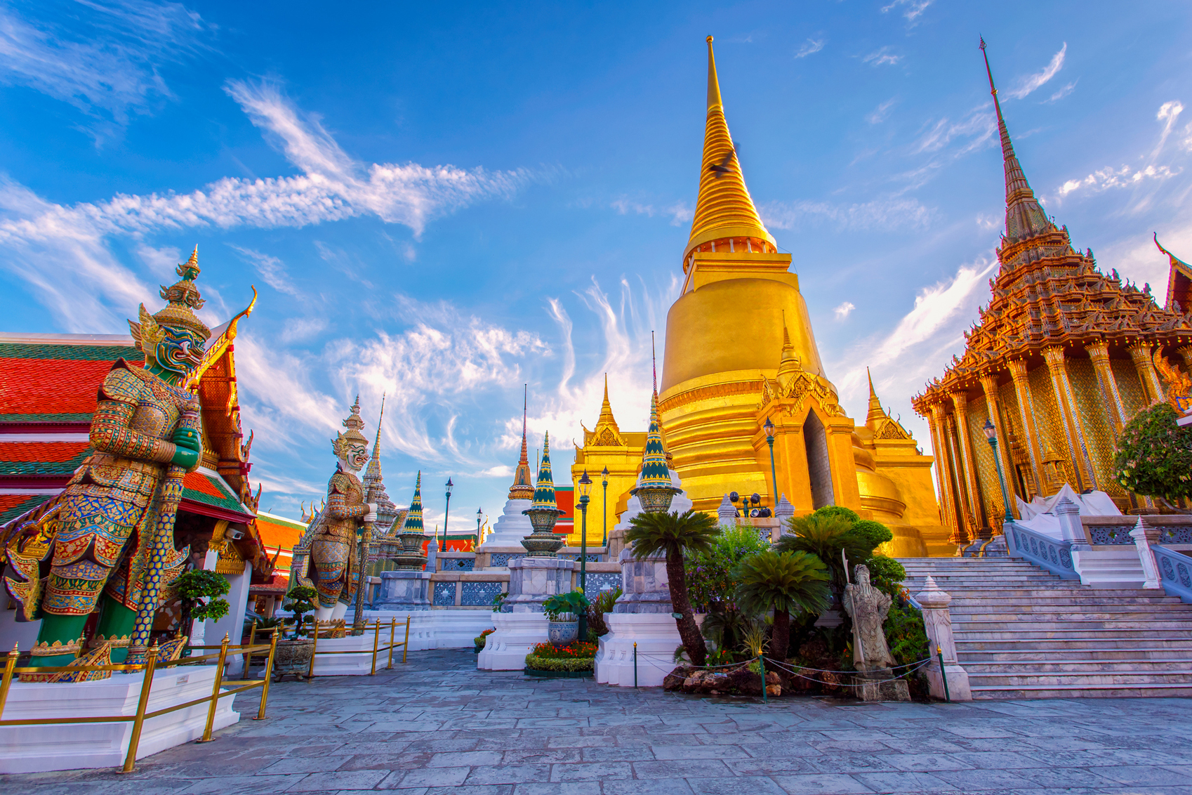 Black Friday Travel Offers Wat-Phra-Kaew-Temple-Bangkok-Thailand-www.istockphoto.com_gb_photo_wat-phra-kaew-ancient-temple-in-bangkok-thailand-gm620722934-108308971-southtownboy