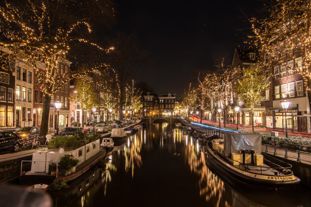Visit Europe in Winter Amsterdam-winter-www.istockphoto.comgbphotoamsterdam-canal-at-night-gm524553828-92235365-wigginsn