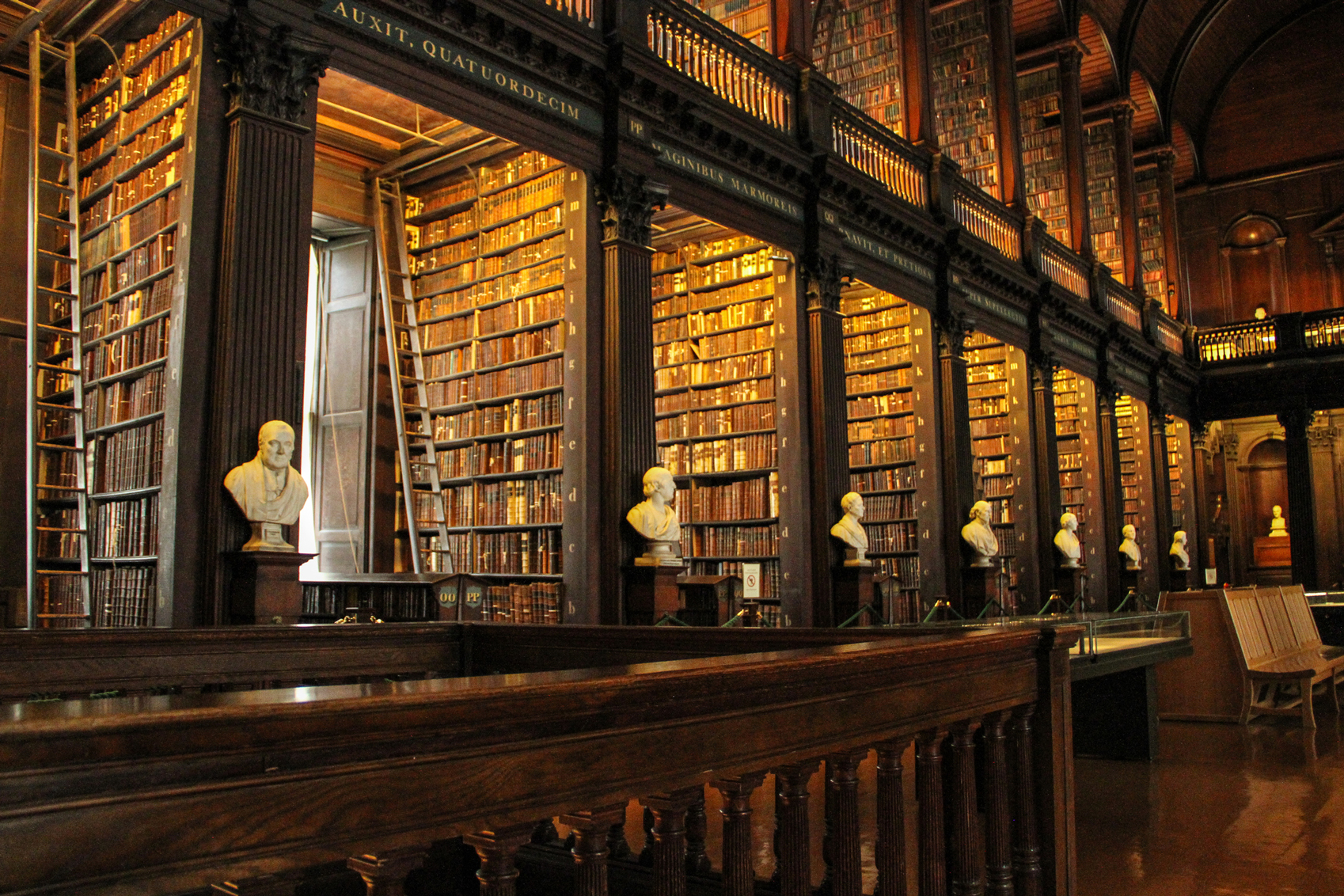 24 Hours in Dublin Library-Trinity-College-Dublin-www.istockphoto.com_gb_photo_library-at-trinity-college-in-dublin-gm187934469-29124342-RobinsonBecquart
