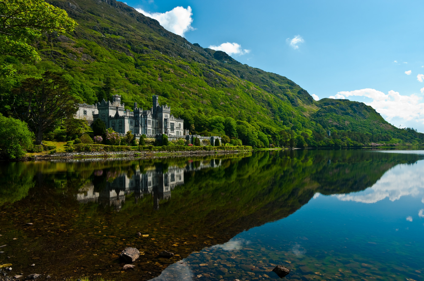 Ireland photos RS10683_Ireland-CountyDonegal-KylemoreAbbey-147711626-lpr-©-Przemyslaw-Kilanowski