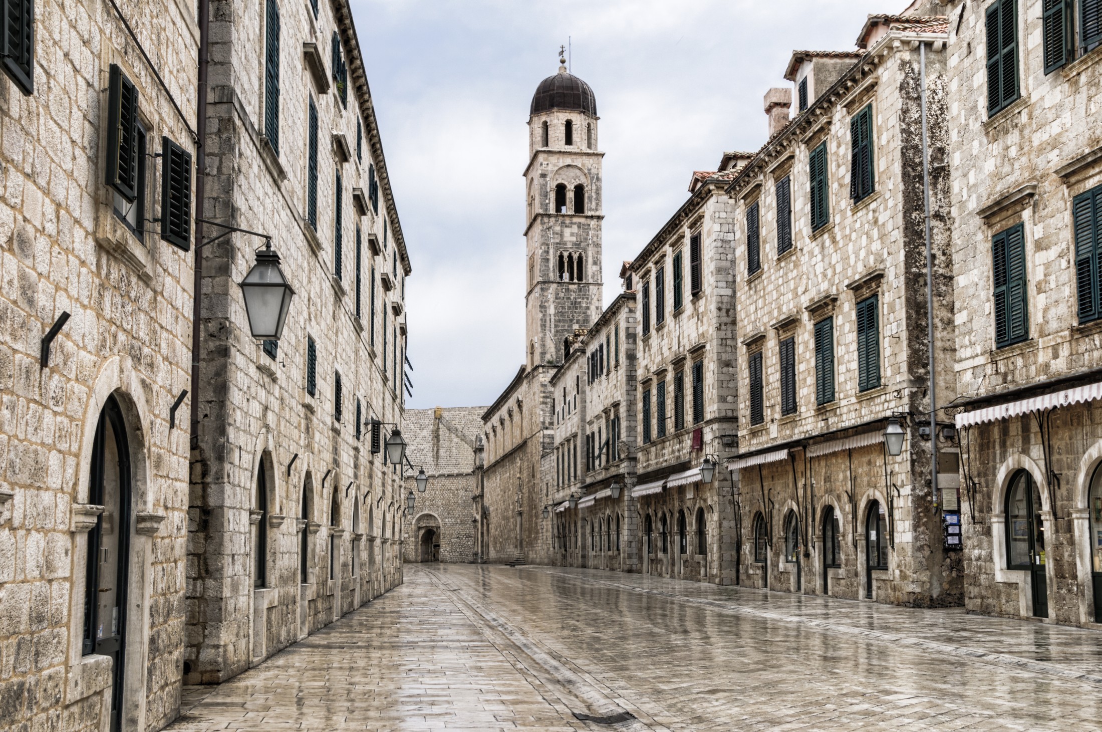 Dubrovnik, known as the "Pearl of the Adriatic," is a breathtaking filming location in Croatia. Its stunning architecture and picturesque landscapes have attracted numerous filmmakers to showcase this enchanting city in