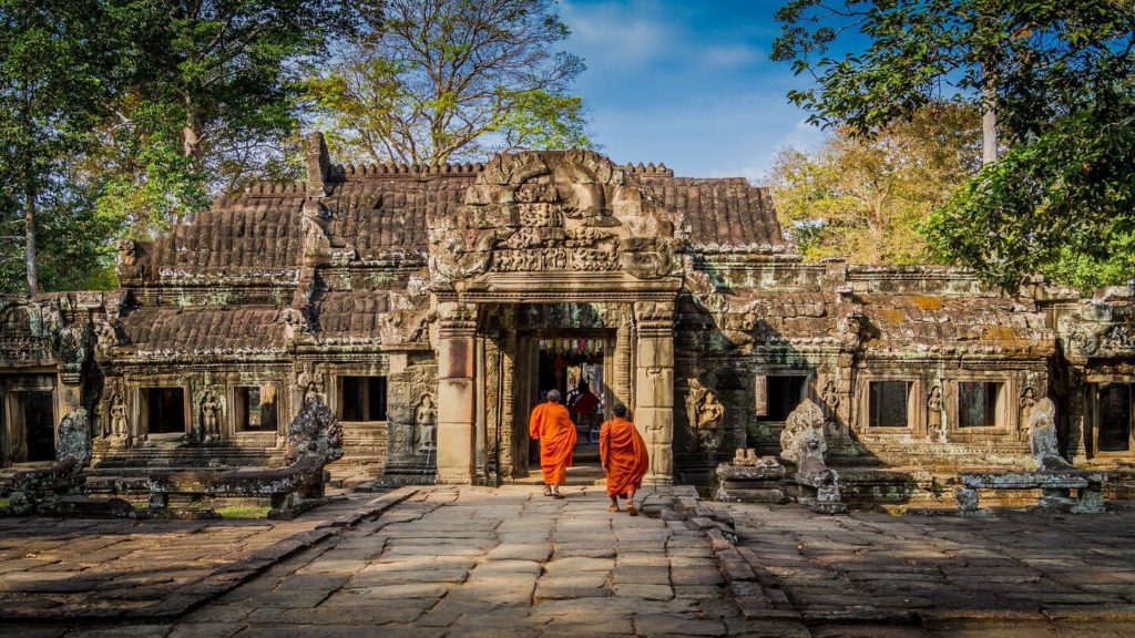 buddhist monks angkor wat temple Cambodia