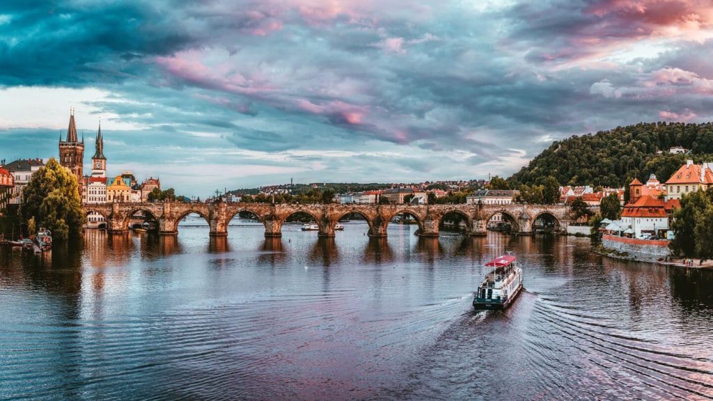 boat river cruise things to do in Prague