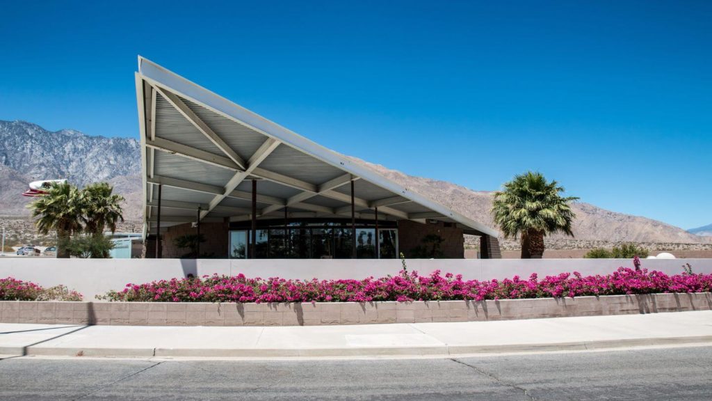 Plan your trip to the Palm Springs hotel & spa in sunny Palm Springs, California.