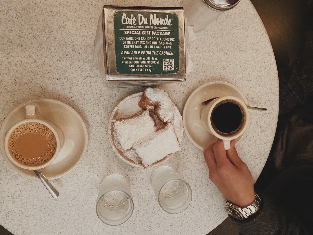 beignets at cafe du monde