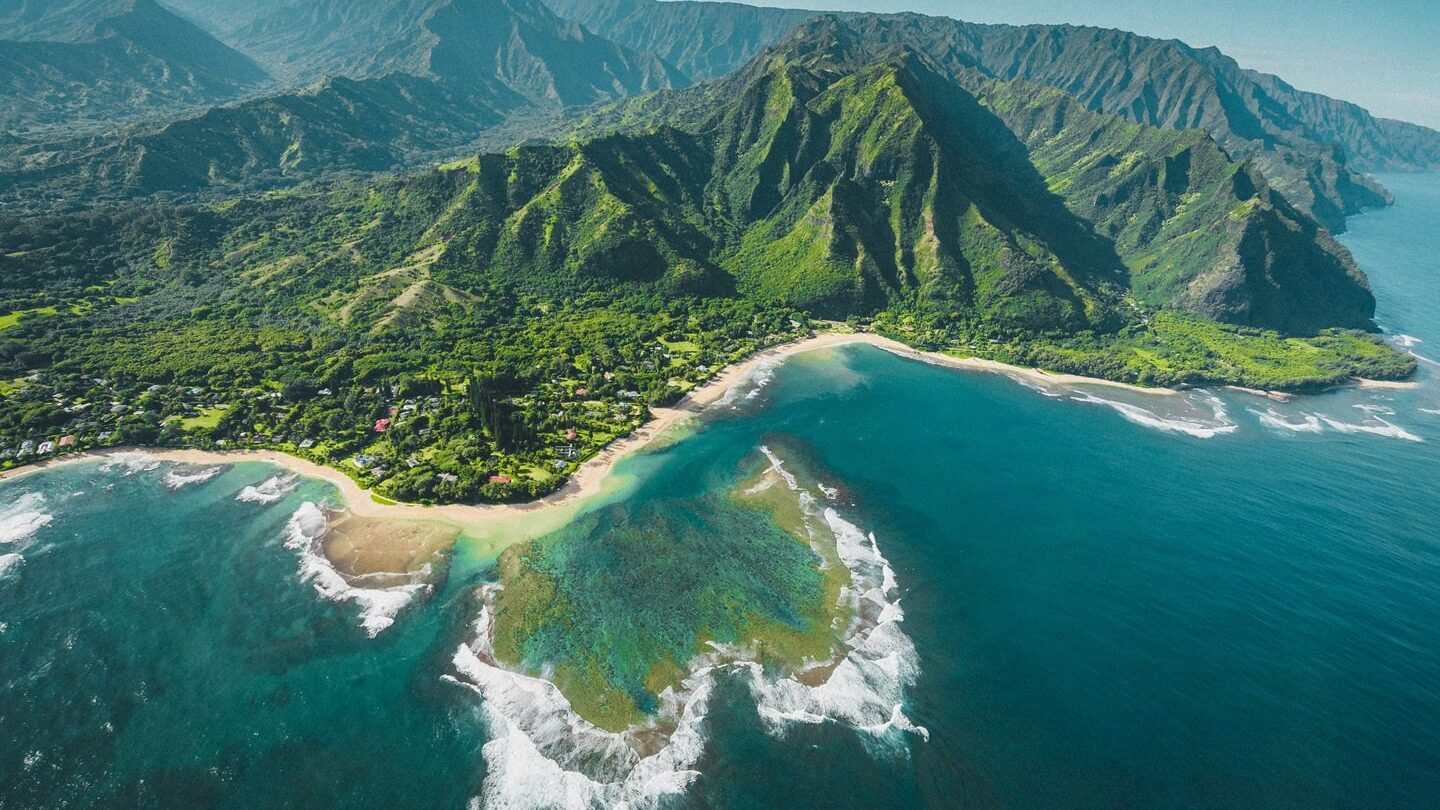 green mountains on the edge of the oceans Napali Coast Hawaii