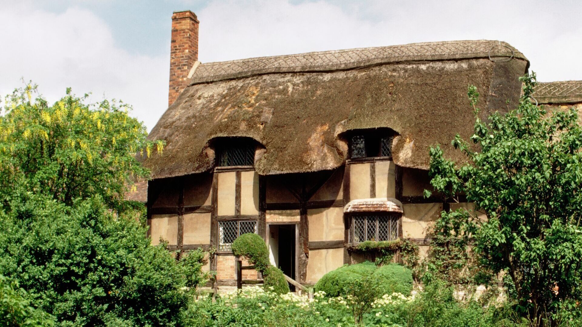 anne hathaways cottage in Stratford-Upon-Avon 