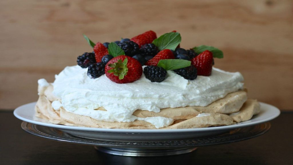 pavlova Australia popular christmas foods