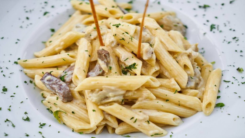 pasta carbonara italy